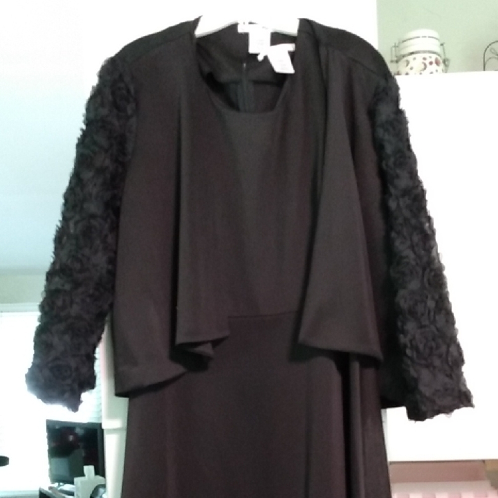 Elegant Black Dress with Textured Sleeves